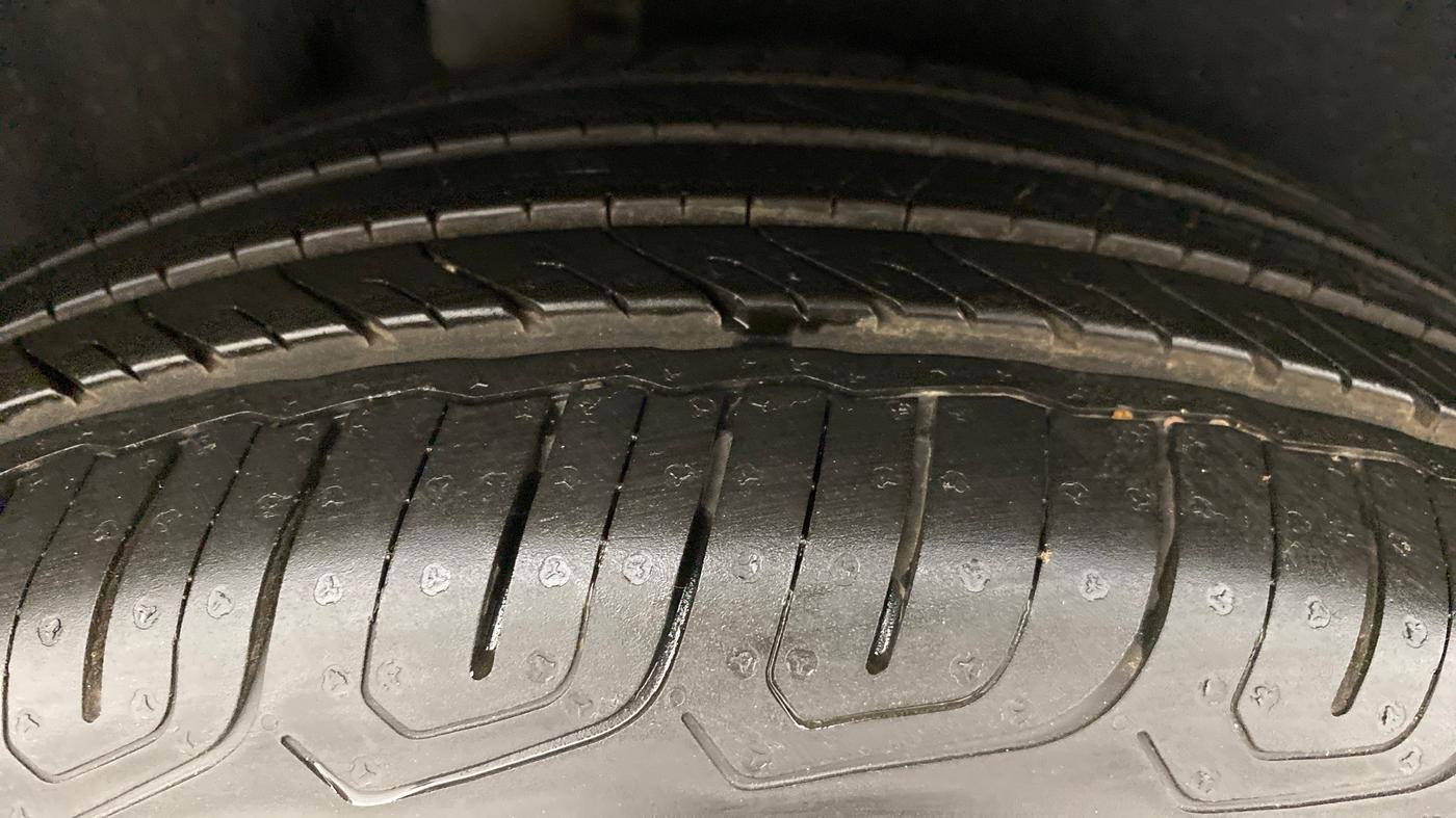 2014 Ford Ecosport 1.5 TITANIUM TI VCT AT, Petrol, Automatic, 66,514 km, Right Rear Tyre Tread