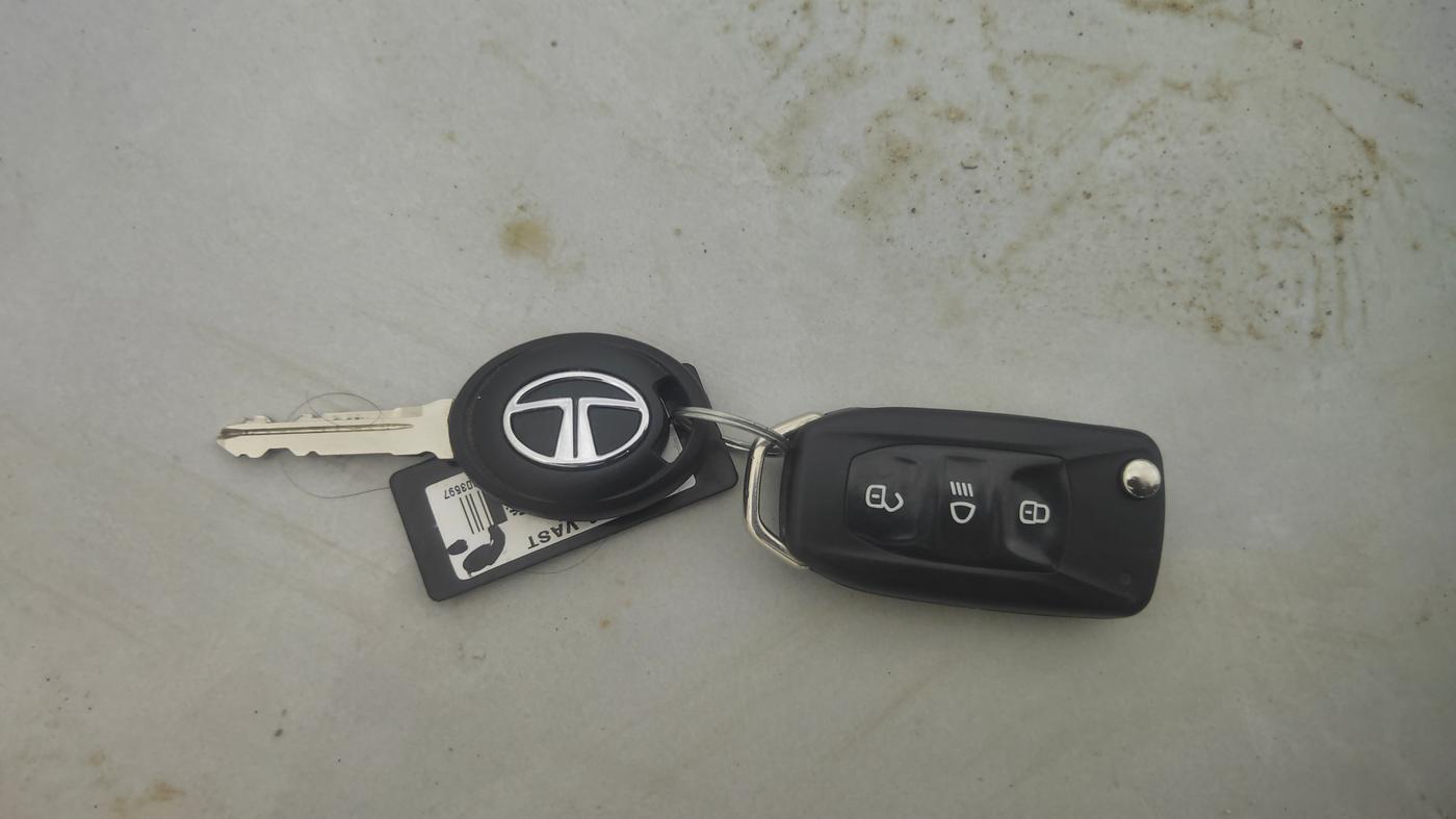 2018 Tata Tiago XZA PETROL, Petrol, Automatic, 72,397 km, Key Close Up