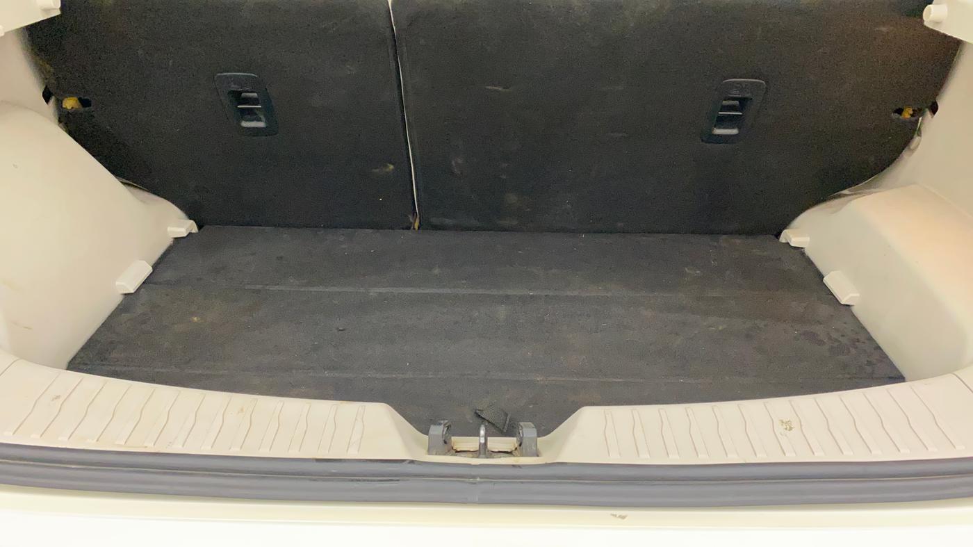 2019 Mahindra XUV300 W8 (O) 1.2 PETROL, Petrol, Manual, 48,244 km, Boot Inside