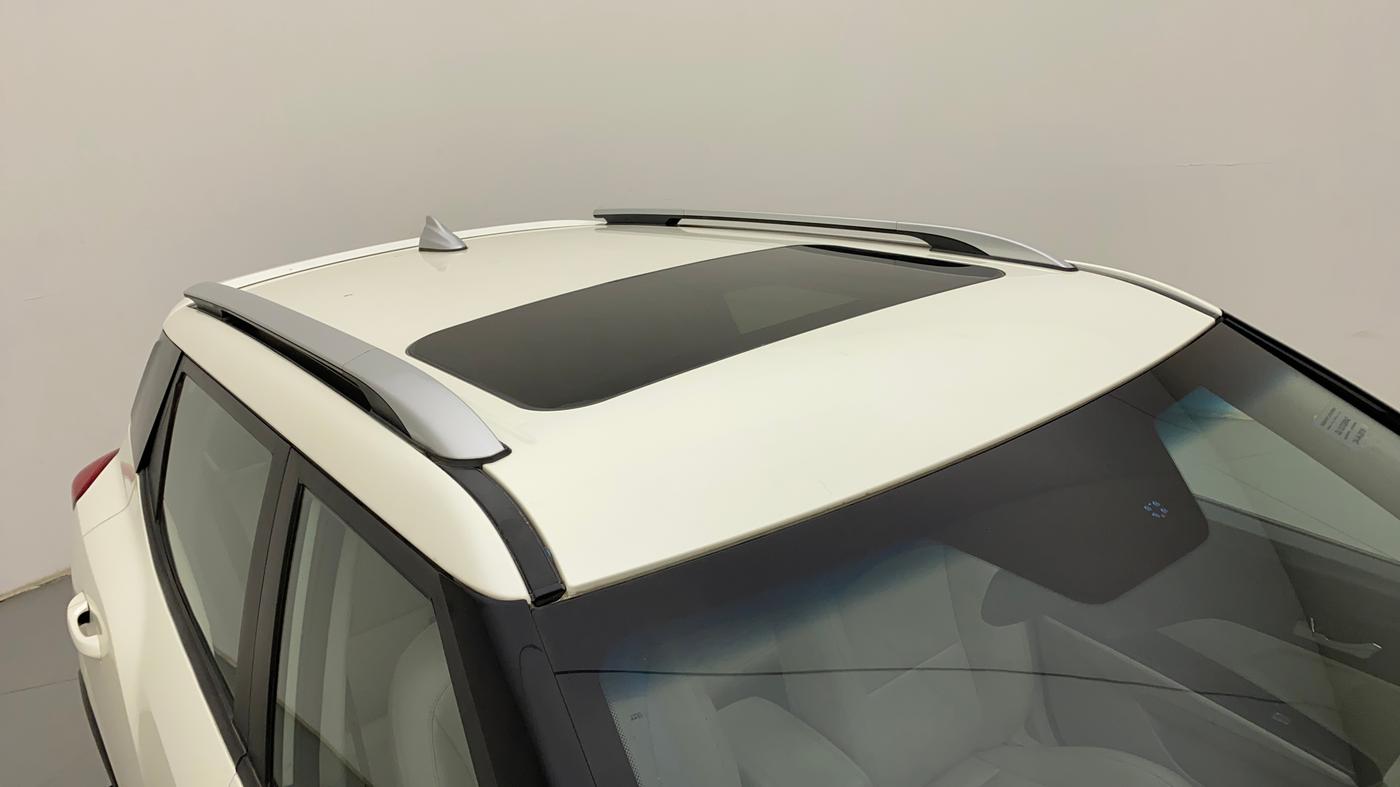 2019 Mahindra XUV300 W8 (O) 1.2 PETROL, Petrol, Manual, 48,244 km, Roof