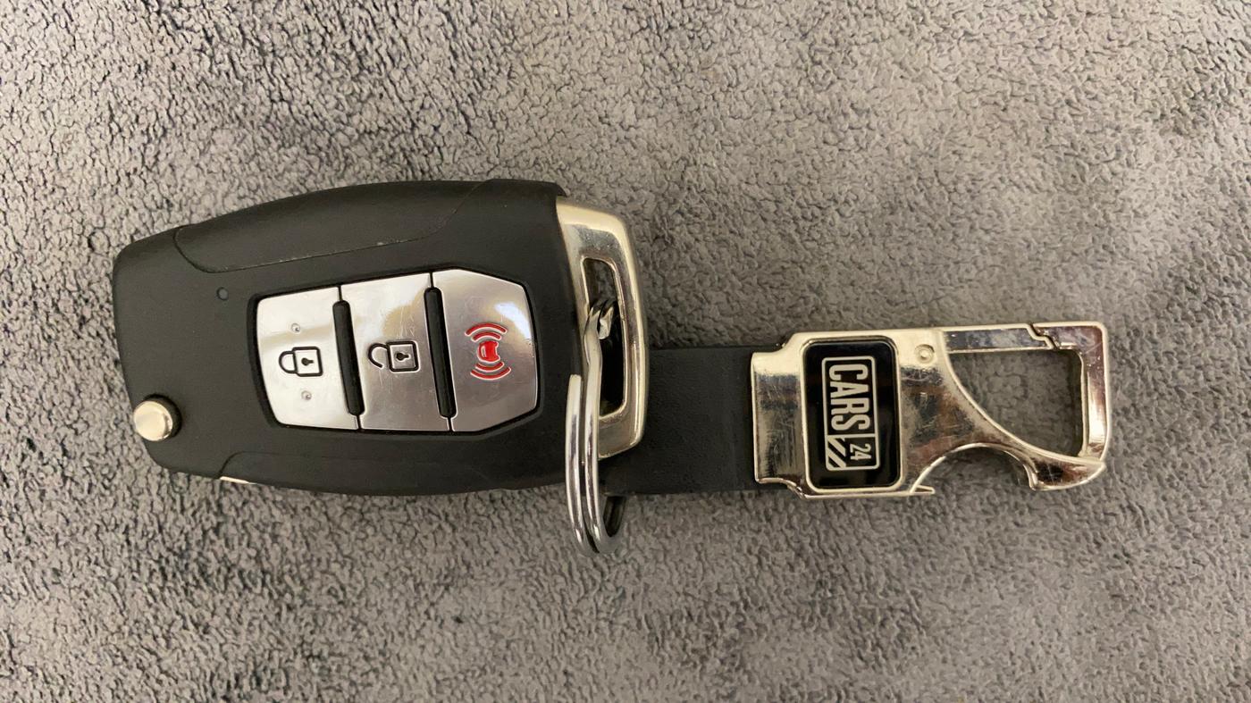2019 Mahindra XUV300 W8 (O) 1.2 PETROL, Petrol, Manual, 48,244 km, Key Close Up