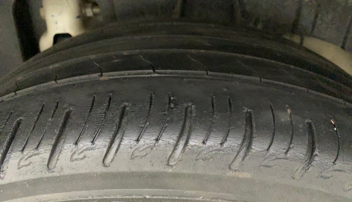 2019 Mahindra XUV300 W8 (O) 1.2 PETROL, Petrol, Manual, 48,244 km, Left Rear Tyre Tread