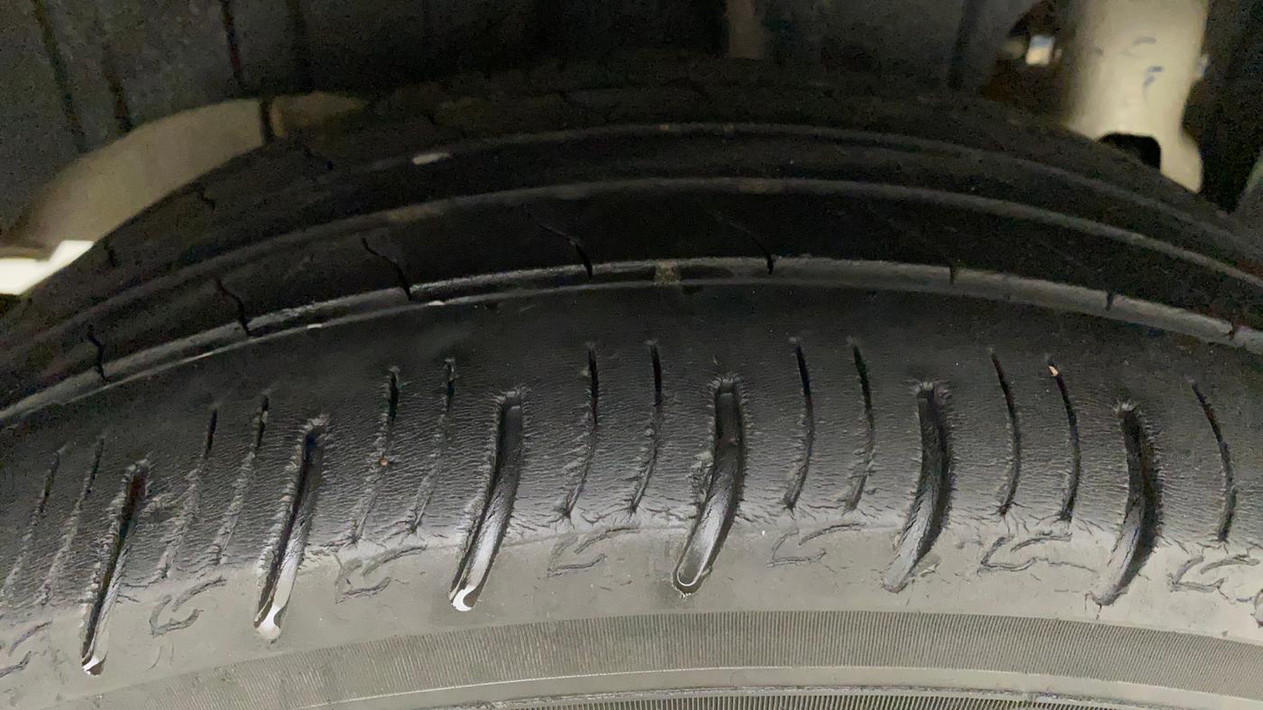 2019 Mahindra XUV300 W8 (O) 1.2 PETROL, Petrol, Manual, 48,244 km, Right Rear Tyre Tread