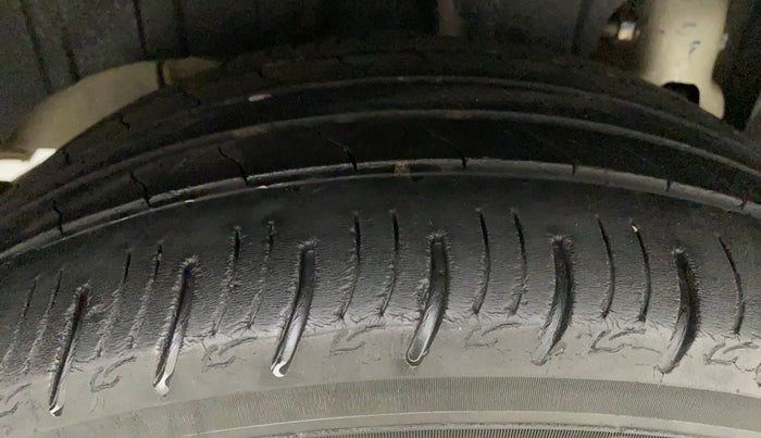2019 Mahindra XUV300 W8 (O) 1.2 PETROL, Petrol, Manual, 48,244 km, Right Rear Tyre Tread