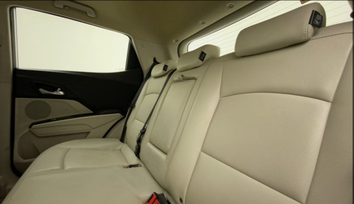 2019 Mahindra XUV300 W8 (O) 1.2 PETROL, Petrol, Manual, 48,244 km, Right Side Rear Door Cabin