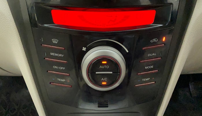 2019 Mahindra XUV300 W8 (O) 1.2 PETROL, Petrol, Manual, 48,244 km, Automatic Climate Control