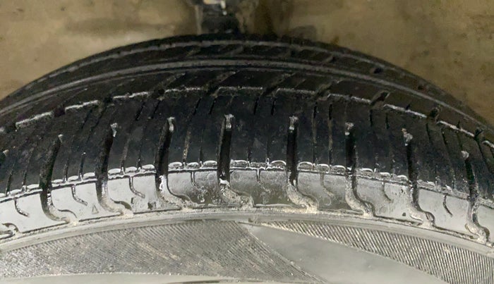 2012 Maruti Wagon R 1.0 VXI, Petrol, Manual, 34,187 km, Left Front Tyre Tread