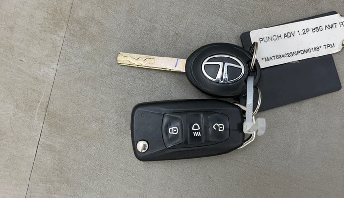 2022 Tata PUNCH ADVENTURE AMT, Petrol, Automatic, 16,344 km, Key Close Up