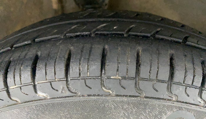 2016 Maruti Alto 800 LXI, Petrol, Manual, 25,201 km, Right Front Tyre Tread