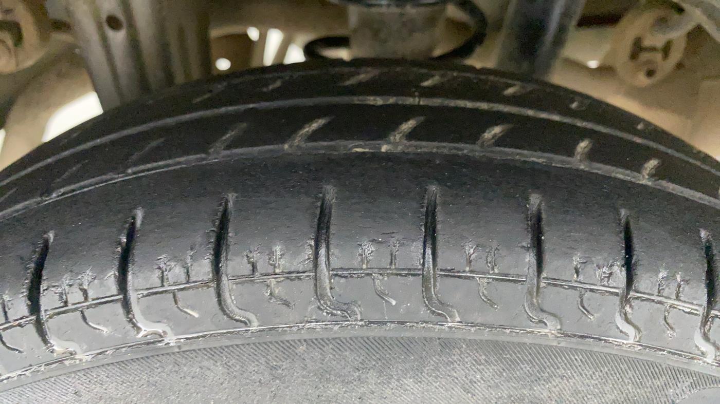2016 Maruti Alto 800 LXI, Petrol, Manual, 25,201 km, Right Rear Tyre Tread
