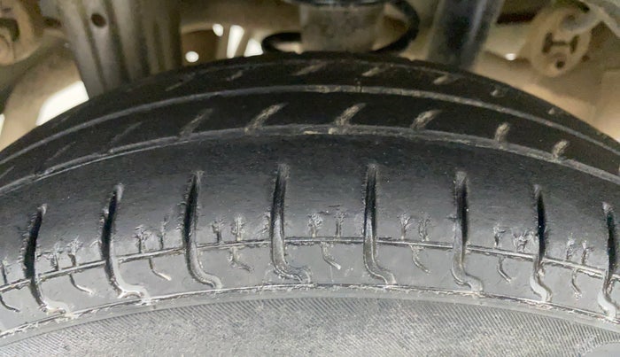 2016 Maruti Alto 800 LXI, Petrol, Manual, 25,201 km, Right Rear Tyre Tread