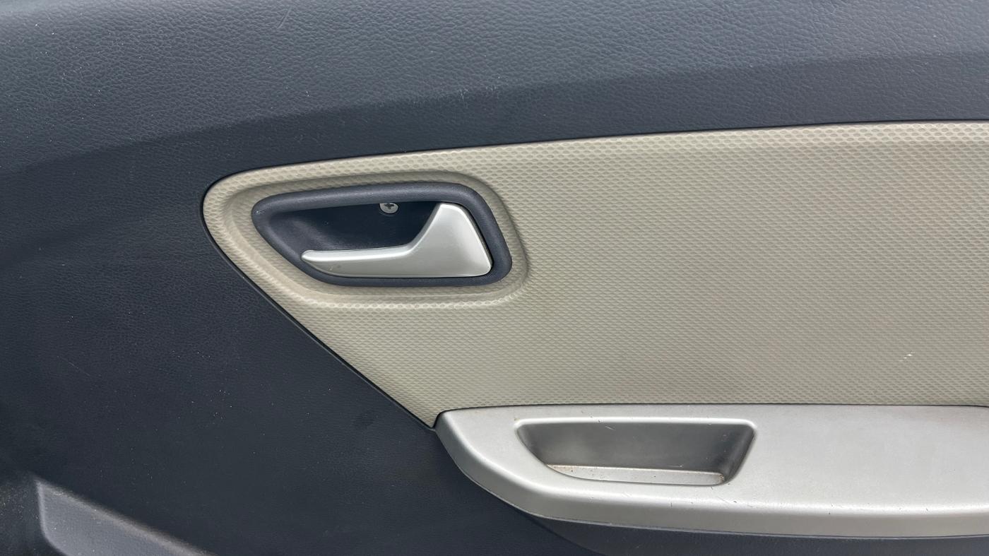 2016 Maruti Alto K10 VXI, Petrol, Manual, 18,871 km, Driver Side Door Panels Control