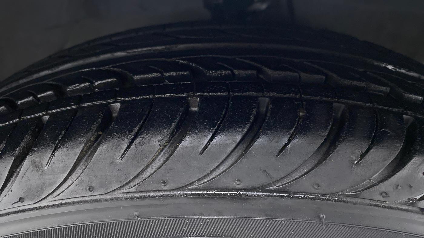 2013 Hyundai i10 MAGNA 1.1 IRDE2, Petrol, Manual, 39,265 km, Right Front Tyre Tread