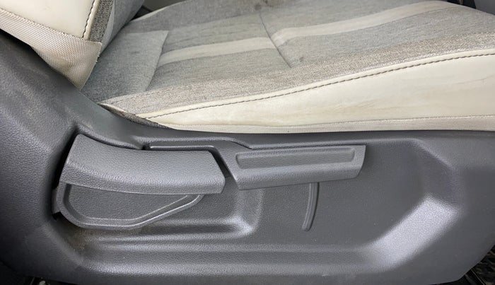 2020 Hyundai GRAND I10 NIOS SPORTZ CNG MT, CNG, Manual, 79,701 km, Driver Side Adjustment Panel