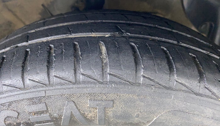 2020 Hyundai GRAND I10 NIOS SPORTZ CNG MT, CNG, Manual, 79,701 km, Right Front Tyre Tread