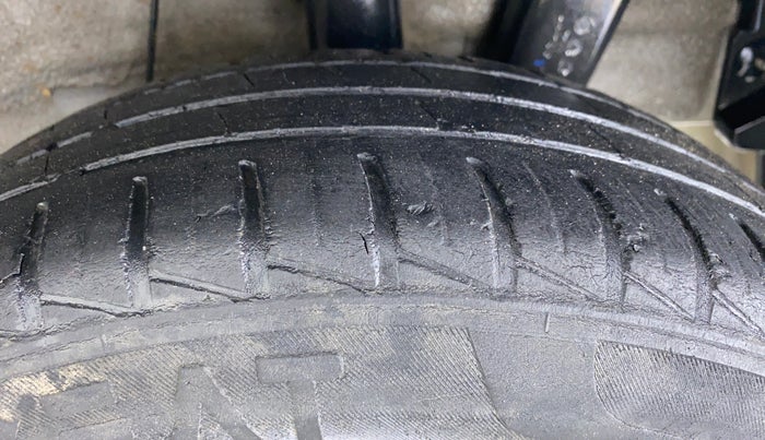 2020 Hyundai GRAND I10 NIOS SPORTZ CNG MT, CNG, Manual, 79,701 km, Left Rear Tyre Tread