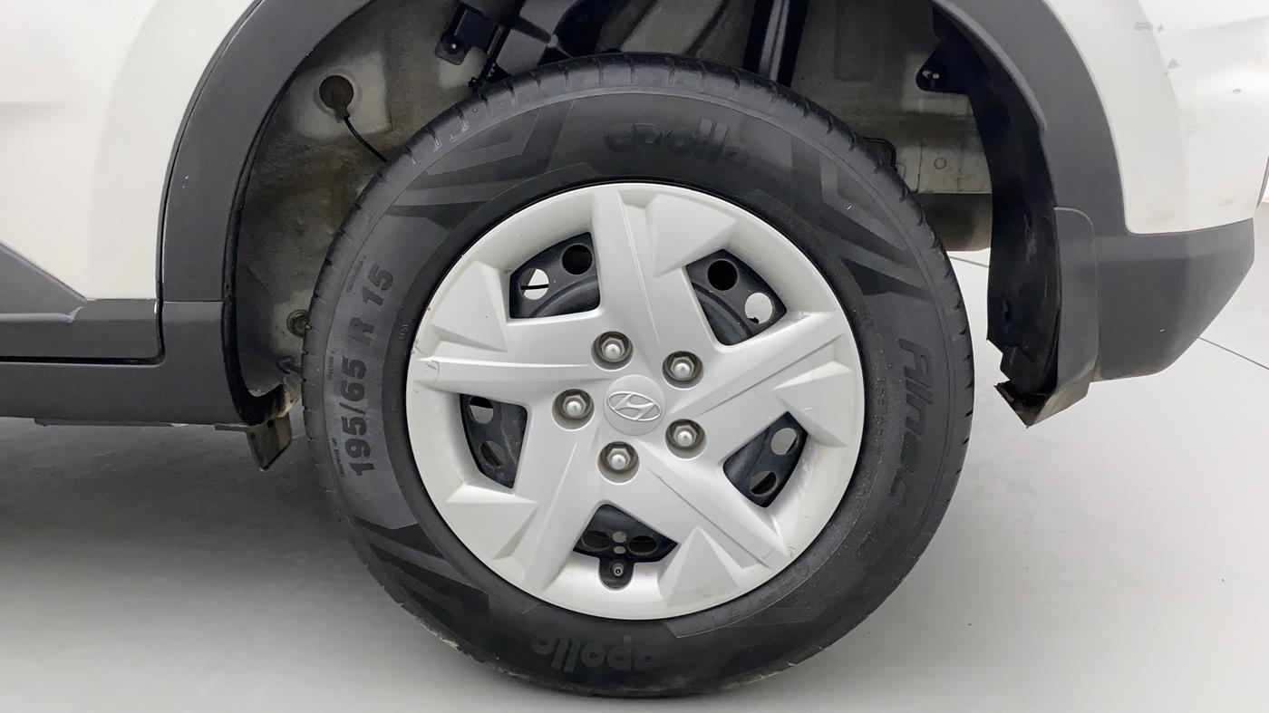 2020 Hyundai VENUE S 1.2, Petrol, Manual, 44,128 km, Left Rear Wheel