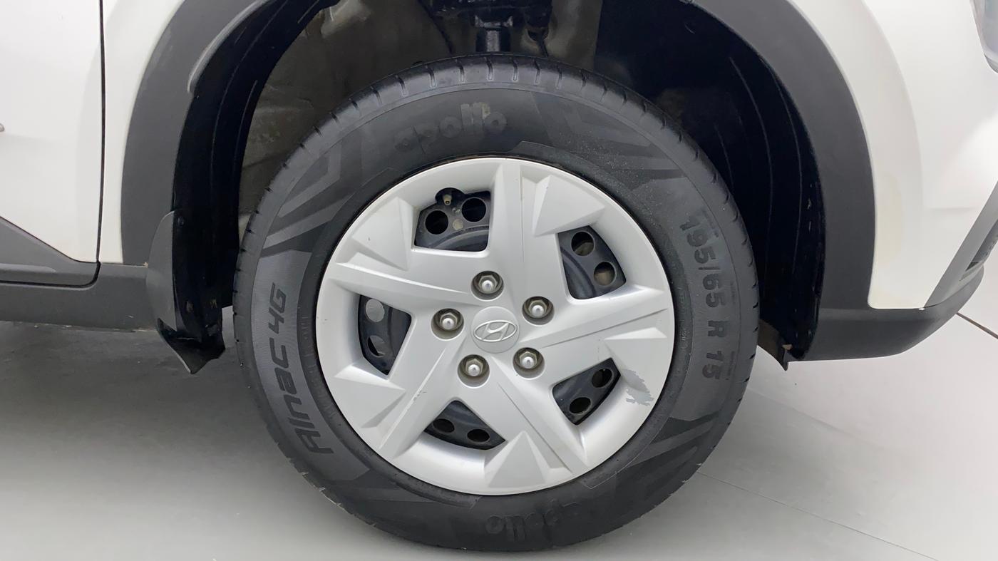 2020 Hyundai VENUE S 1.2, Petrol, Manual, 44,128 km, Right Front Wheel