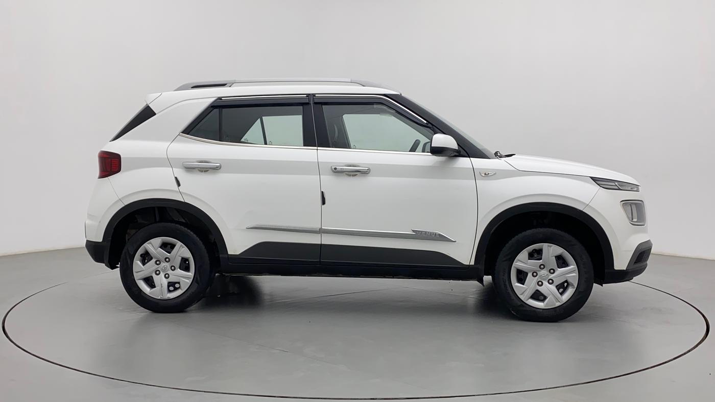 2020 Hyundai VENUE S 1.2, Petrol, Manual, 44,128 km, Right Side View