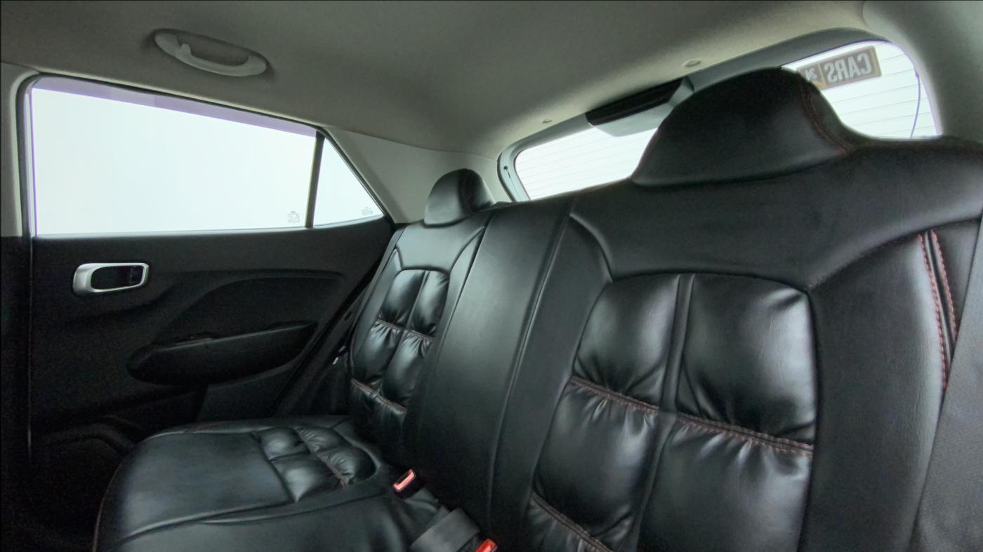 2020 Hyundai VENUE S 1.2, Petrol, Manual, 44,128 km, Right Side Rear Door Cabin