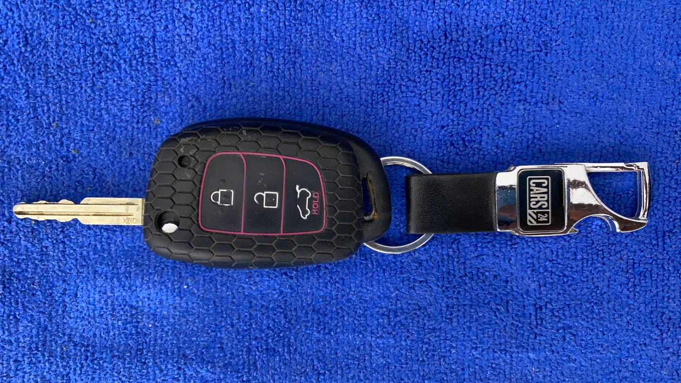 2020 Hyundai VENUE S 1.2, Petrol, Manual, 44,128 km, Key Close Up