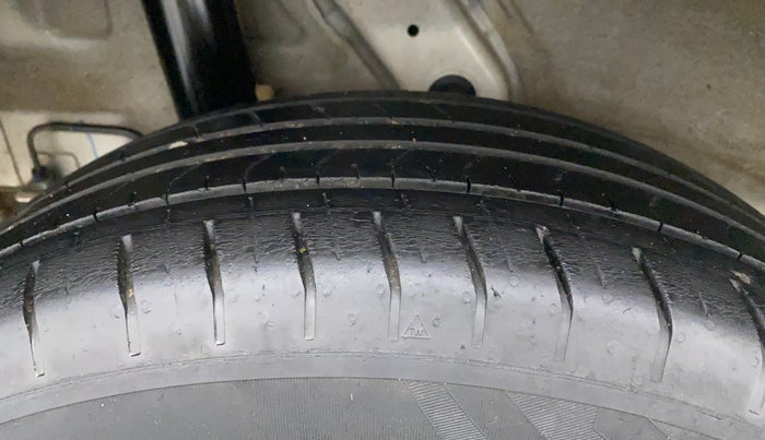 2020 Hyundai VENUE S 1.2, Petrol, Manual, 44,128 km, Right Rear Tyre Tread