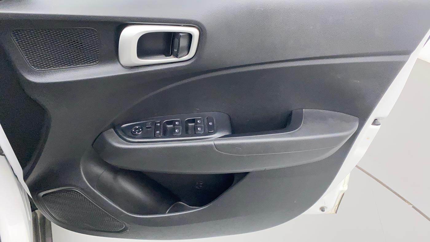 2020 Hyundai VENUE S 1.2, Petrol, Manual, 44,128 km, Driver Side Door Panels Control
