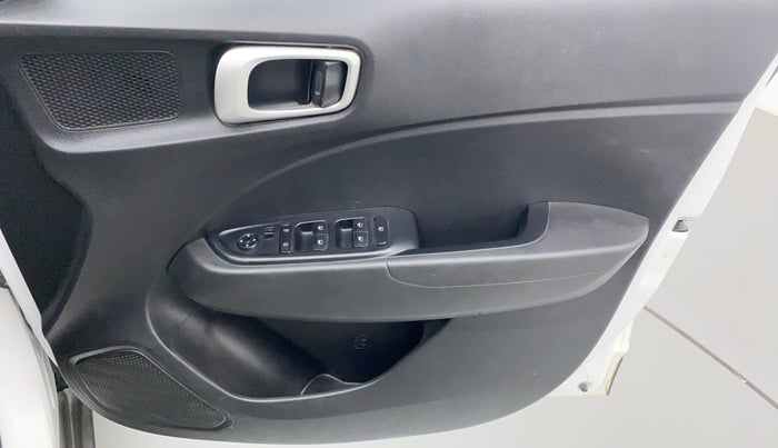 2020 Hyundai VENUE S 1.2, Petrol, Manual, 44,128 km, Driver Side Door Panels Control
