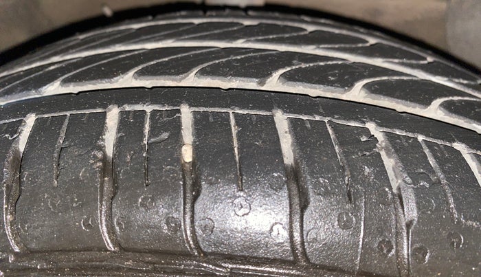 2022 Hyundai GRAND I10 NIOS ASTA 1.2 KAPPA VTVT, Petrol, Manual, 25,782 km, Right Front Tyre Tread