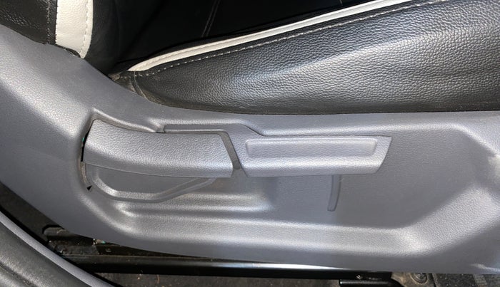 2022 Hyundai GRAND I10 NIOS ASTA 1.2 KAPPA VTVT, Petrol, Manual, 25,782 km, Driver Side Adjustment Panel