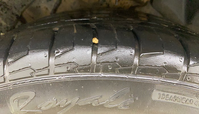 2021 Mahindra XUV300 W8 1.5 DIESEL, Diesel, Manual, 1,28,080 km, Left Front Tyre Tread