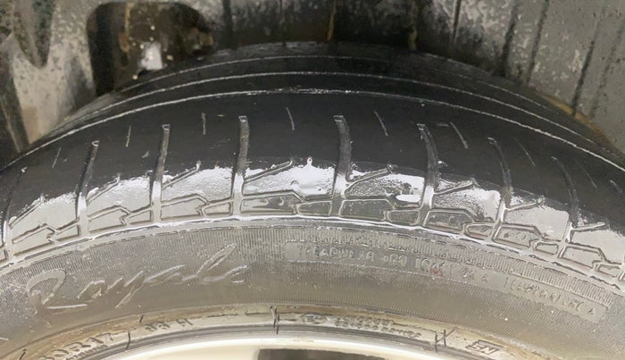 2021 Mahindra XUV300 W8 1.5 DIESEL, Diesel, Manual, 1,28,080 km, Left Rear Tyre Tread