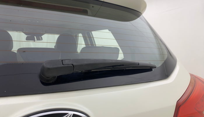 2021 Mahindra XUV300 W8 1.5 DIESEL, Diesel, Manual, 1,28,080 km, Rear Wiper