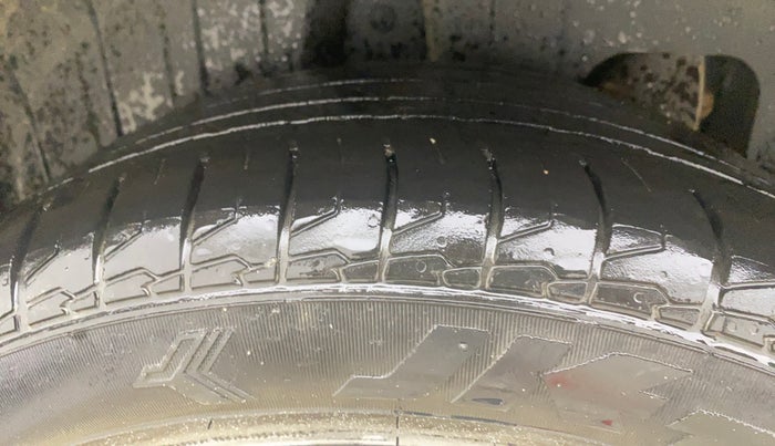 2021 Mahindra XUV300 W8 1.5 DIESEL, Diesel, Manual, 1,28,080 km, Right Rear Tyre Tread