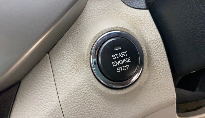 2021 Mahindra XUV300 W8 1.5 DIESEL, Diesel, Manual, 1,28,080 km, Keyless Start/ Stop Button