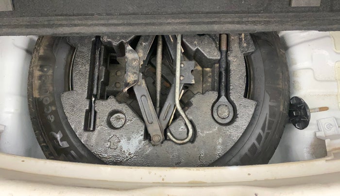 2021 Mahindra XUV300 W8 1.5 DIESEL, Diesel, Manual, 1,28,080 km, Spare Tyre