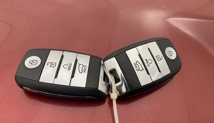 2020 KIA SONET HTX 1.0 IMT, Petrol, Manual, 31,900 km, Key Close Up