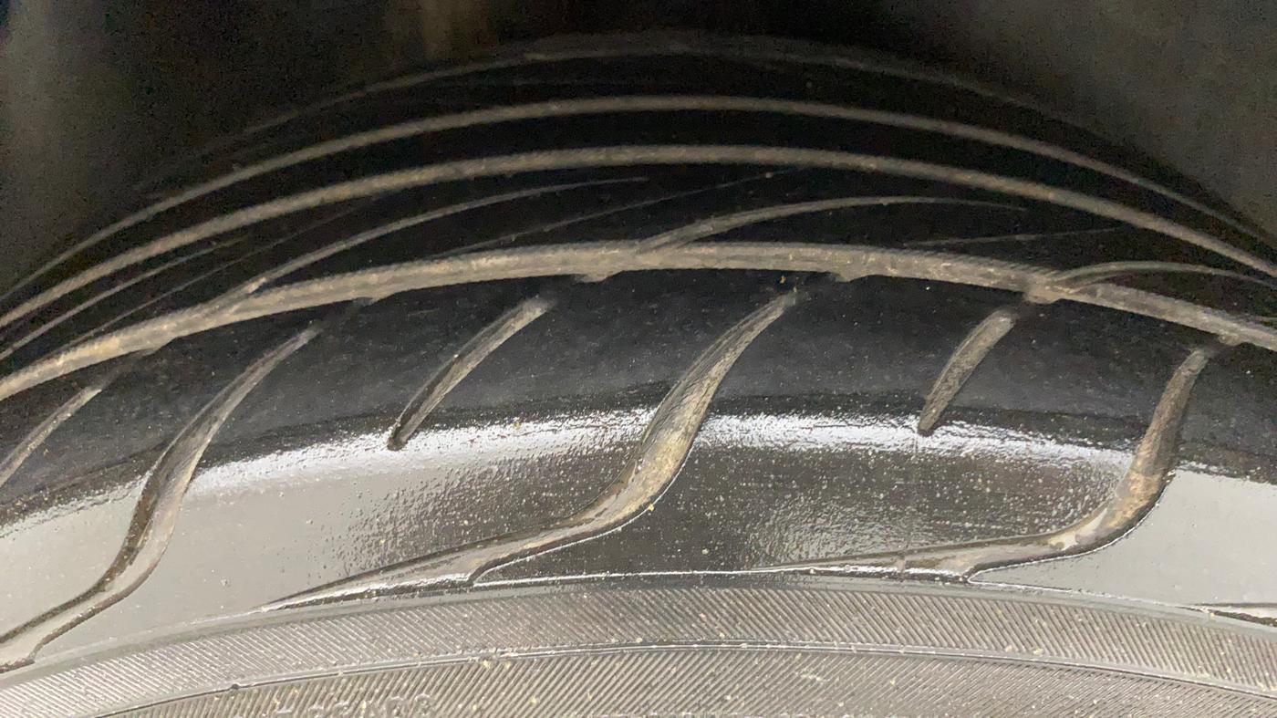 2012 Maruti Swift Dzire ZXI, Petrol, Manual, 36,201 km, Right Rear Tyre Tread