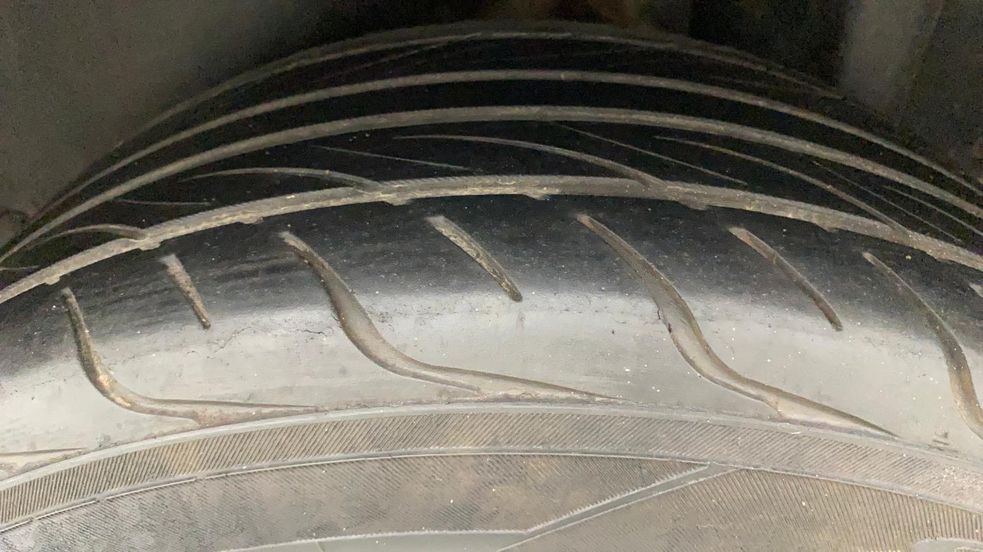2012 Maruti Swift Dzire ZXI, Petrol, Manual, 36,201 km, Left Rear Tyre Tread
