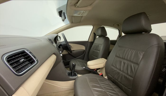 2011 Volkswagen Vento HIGHLINE 1.6 MPI, Petrol, Manual, 97,769 km, Right Side Front Door Cabin