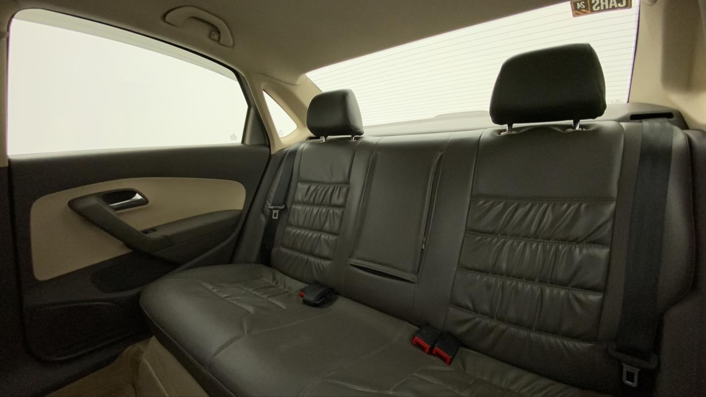 2011 Volkswagen Vento HIGHLINE 1.6 MPI, Petrol, Manual, 97,769 km, Right Side Rear Door Cabin