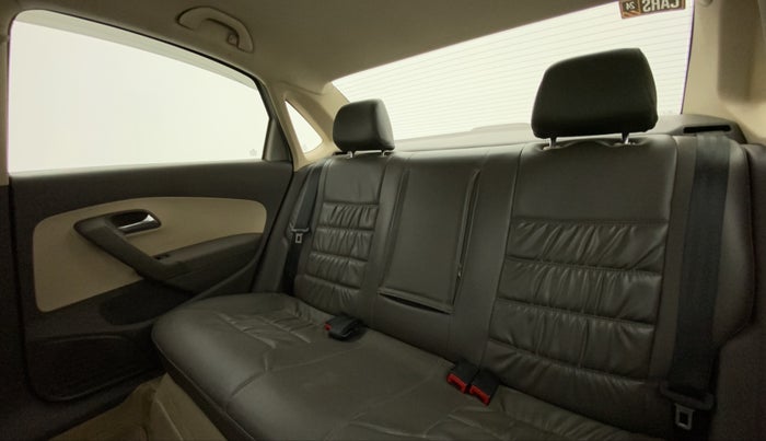 2011 Volkswagen Vento HIGHLINE 1.6 MPI, Petrol, Manual, 97,769 km, Right Side Rear Door Cabin