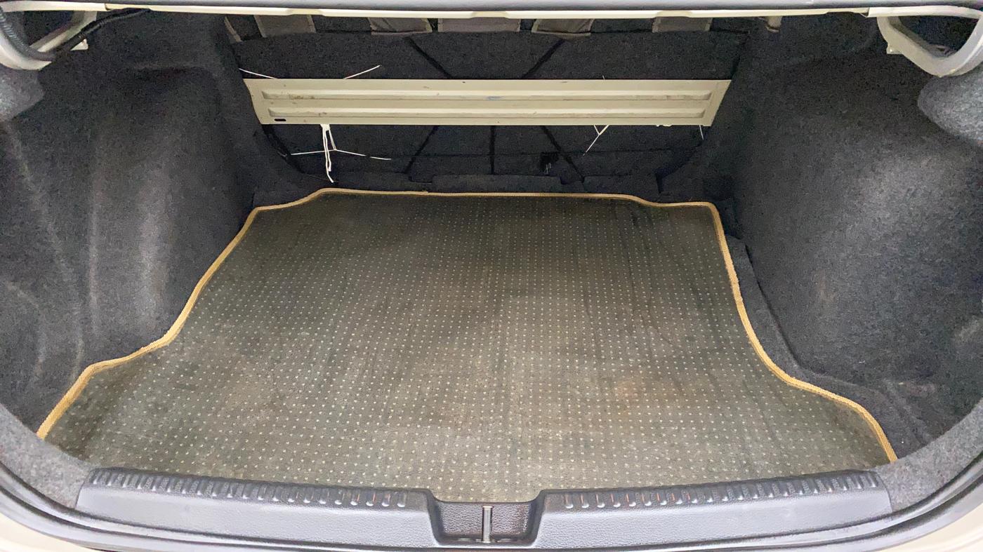 2011 Volkswagen Vento HIGHLINE 1.6 MPI, Petrol, Manual, 97,769 km, Boot Inside
