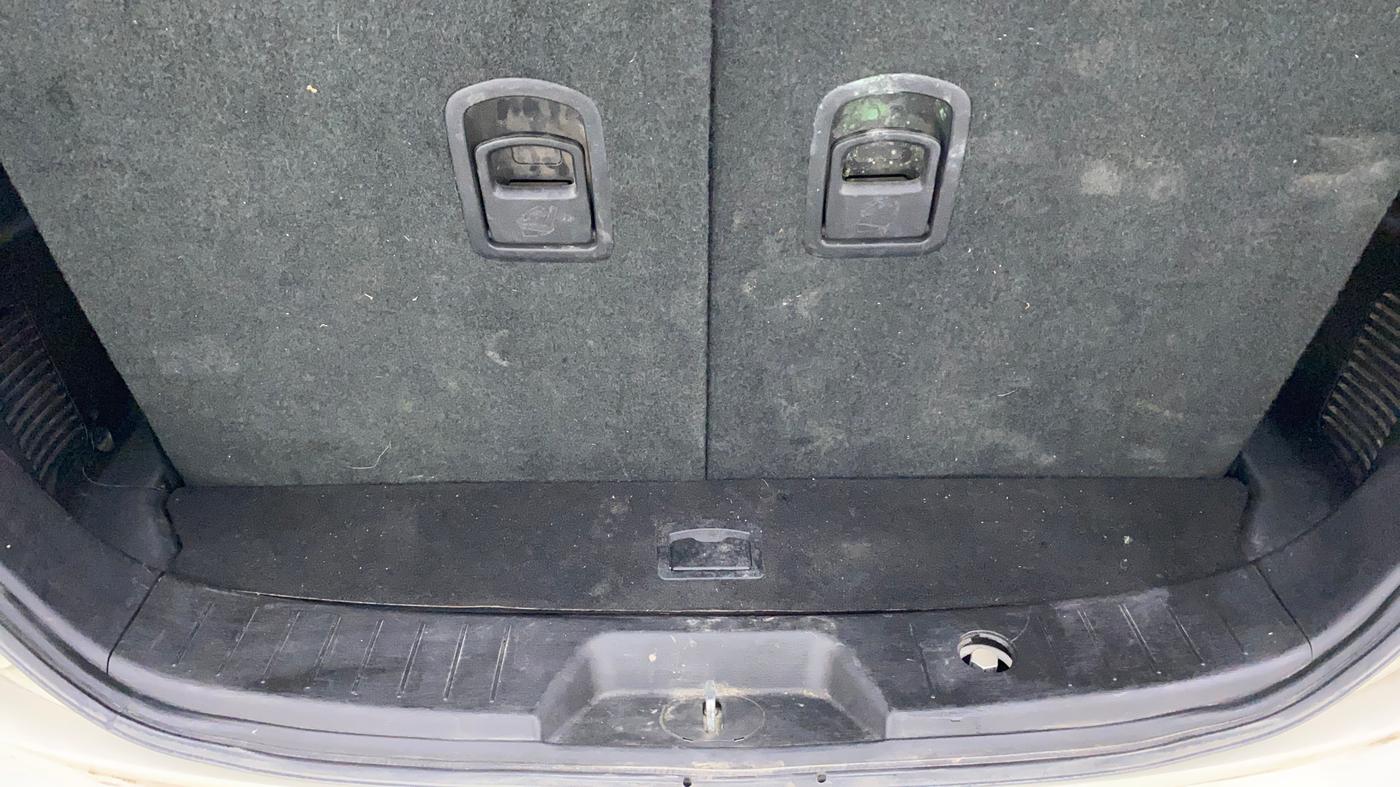 2019 Mahindra XUV500 W11 (O) AT, Diesel, Automatic, 87,992 km, Boot Inside