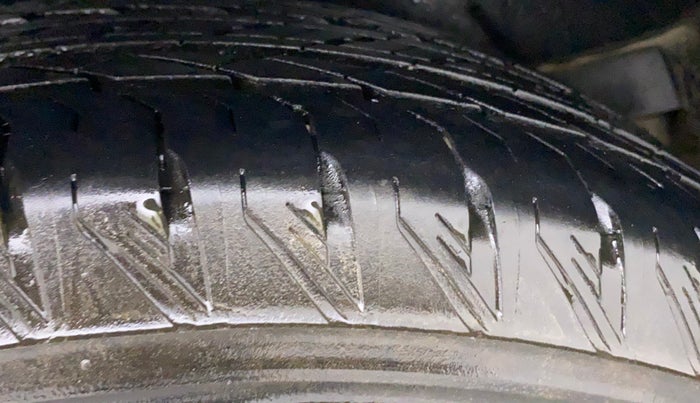 2019 Mahindra XUV500 W11 (O) AT, Diesel, Automatic, 87,992 km, Right Rear Tyre Tread