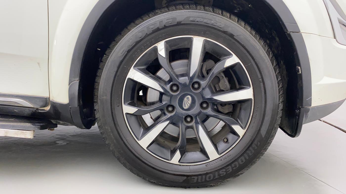 2019 Mahindra XUV500 W11 (O) AT, Diesel, Automatic, 87,992 km, Right Front Wheel