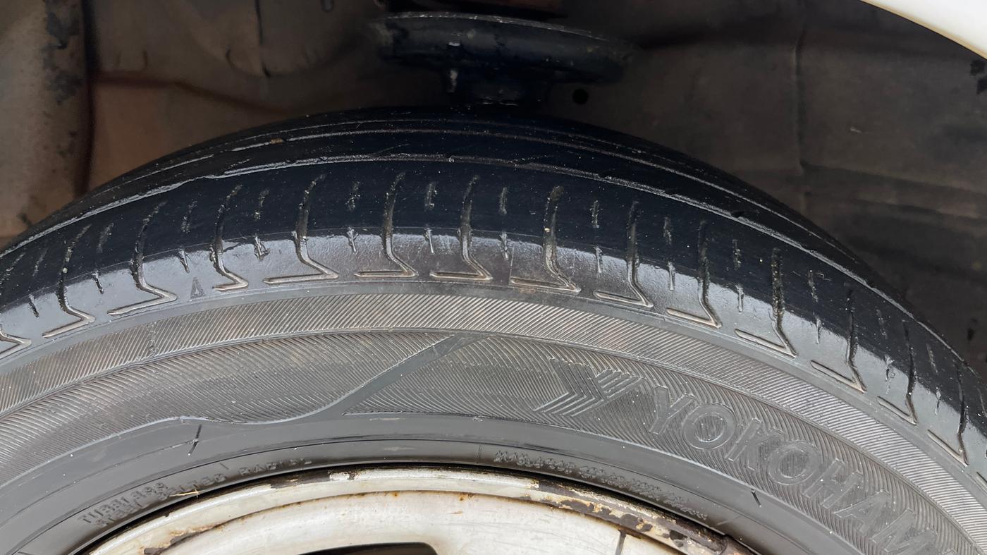 2014 Chevrolet Beat PS DIESEL, Diesel, Manual, 67,941 km, Left Front Tyre Tread