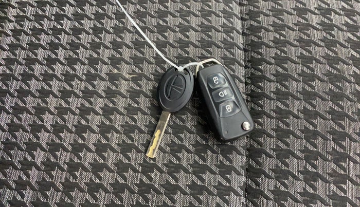 2022 Tata Safari XM, Diesel, Manual, 28,697 km, Key Close Up