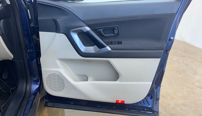 2022 Tata Safari XM, Diesel, Manual, 28,697 km, Driver Side Door Panels Control
