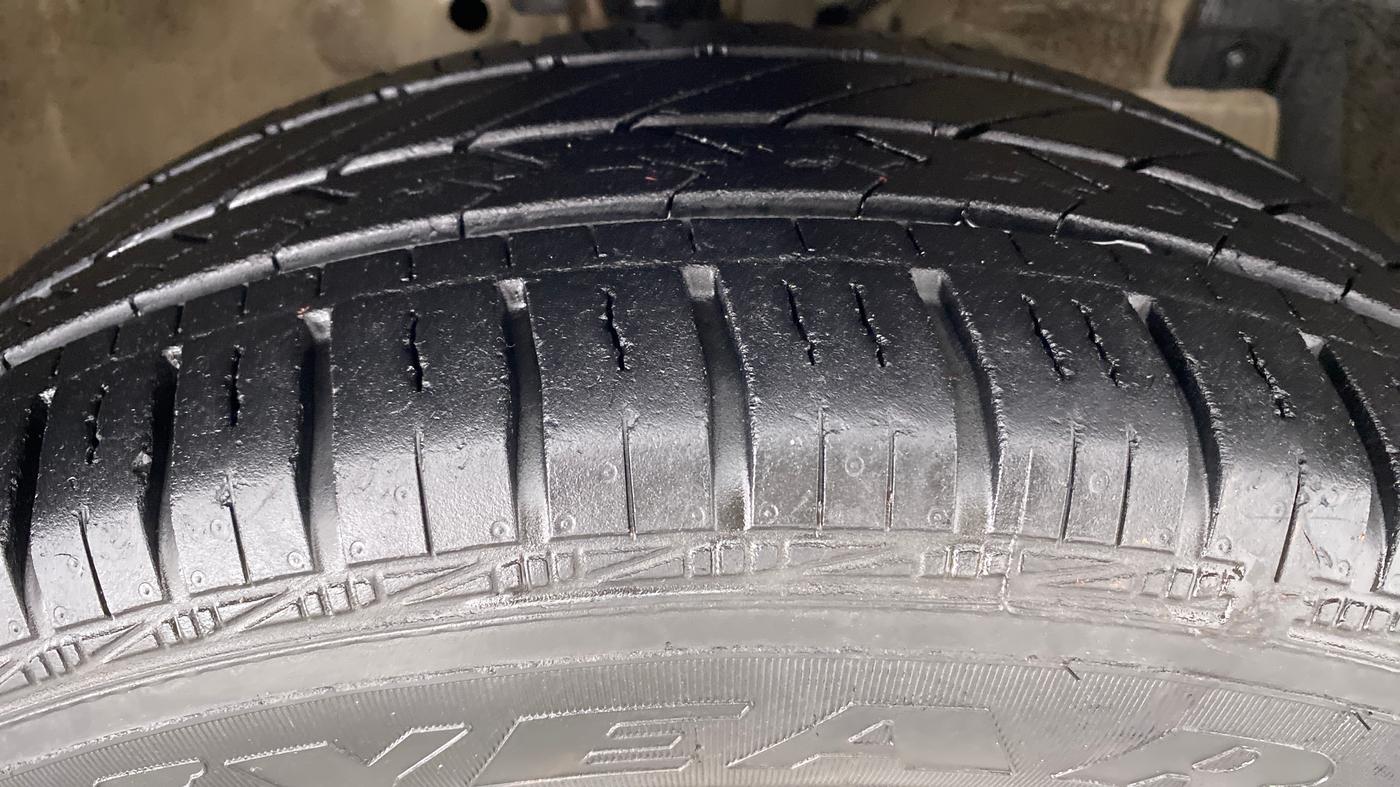2015 Maruti Swift Dzire ZXI 1.2 BS IV, Petrol, Manual, 23,287 km, Right Front Tyre Tread